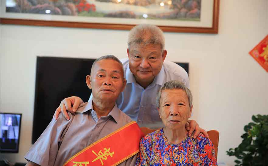 2020年橋勝集團(tuán)董事長(zhǎng)陳橋頓看望各位軍烈屬