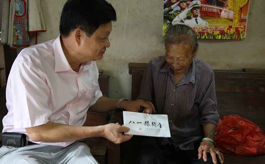 11年，陳橋頓慰問烈軍屬?gòu)堖B友、張運(yùn)興、張新娣等